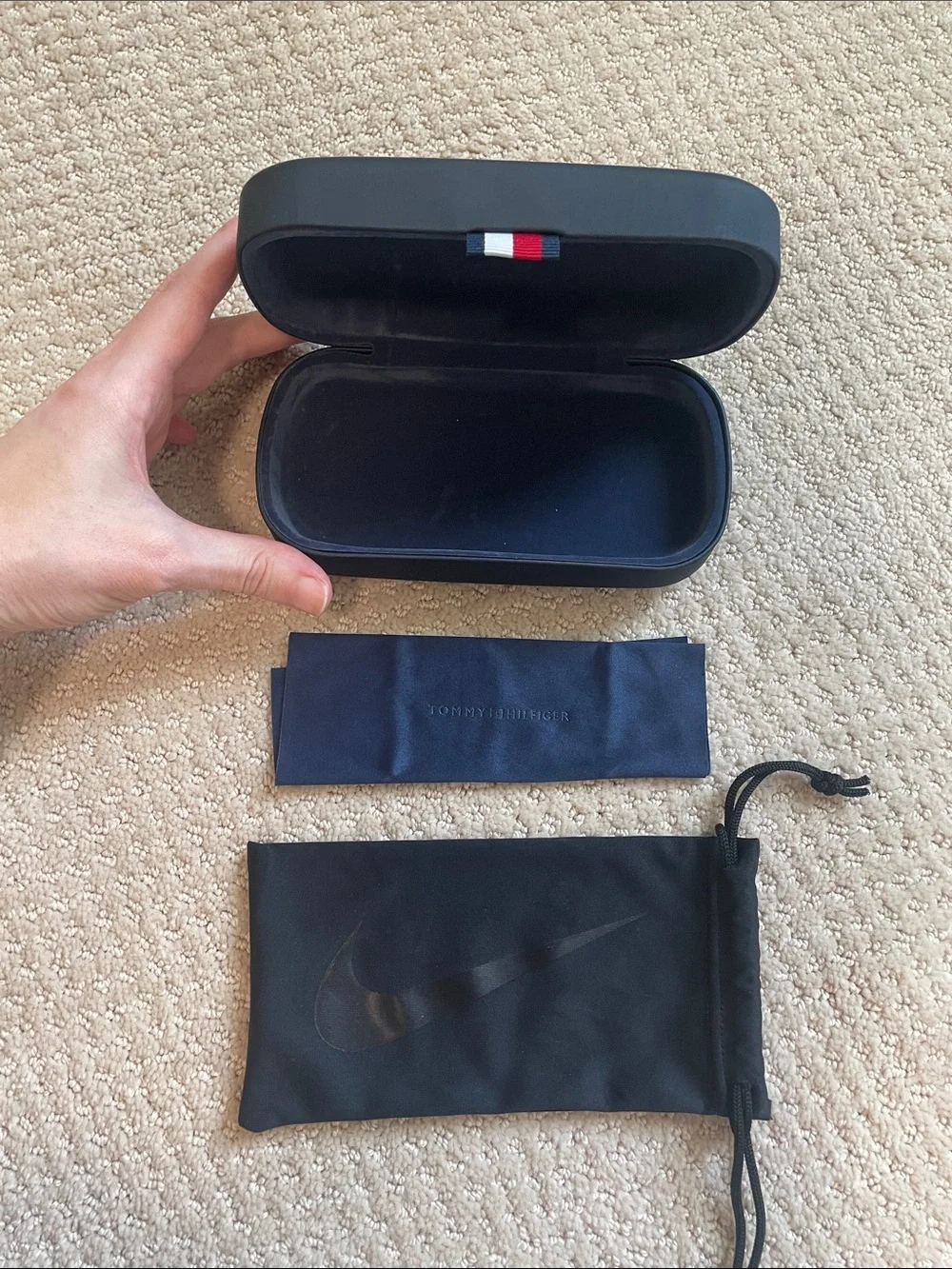 🖤 5/$25 Tommy Hilfiger Navy Eyewear Case with Black Nike Drawstring Pouch